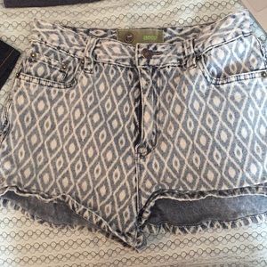 Patterned Stretchy Jean Shorts